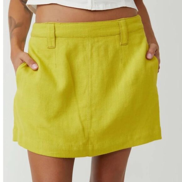 NWOT Free People Can’t Blame Me Mini Skirt Linen Blend 4 Pockets Chic Yellow - Picture 1 of 12